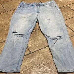 KanCan Light Wash Size 30 Cropped Denim with Button Detail & Distressing